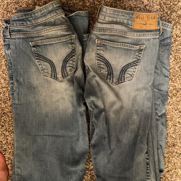 2 pairs of hollister straight leg jeans - Picture 4 of 4